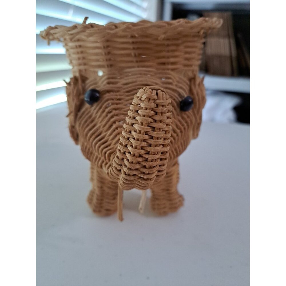 Wicker Elephant Basket Planter Tan Rattan BOHO Cottage Core Flower Pot 7"Hx9"W - Picture 3 of 9